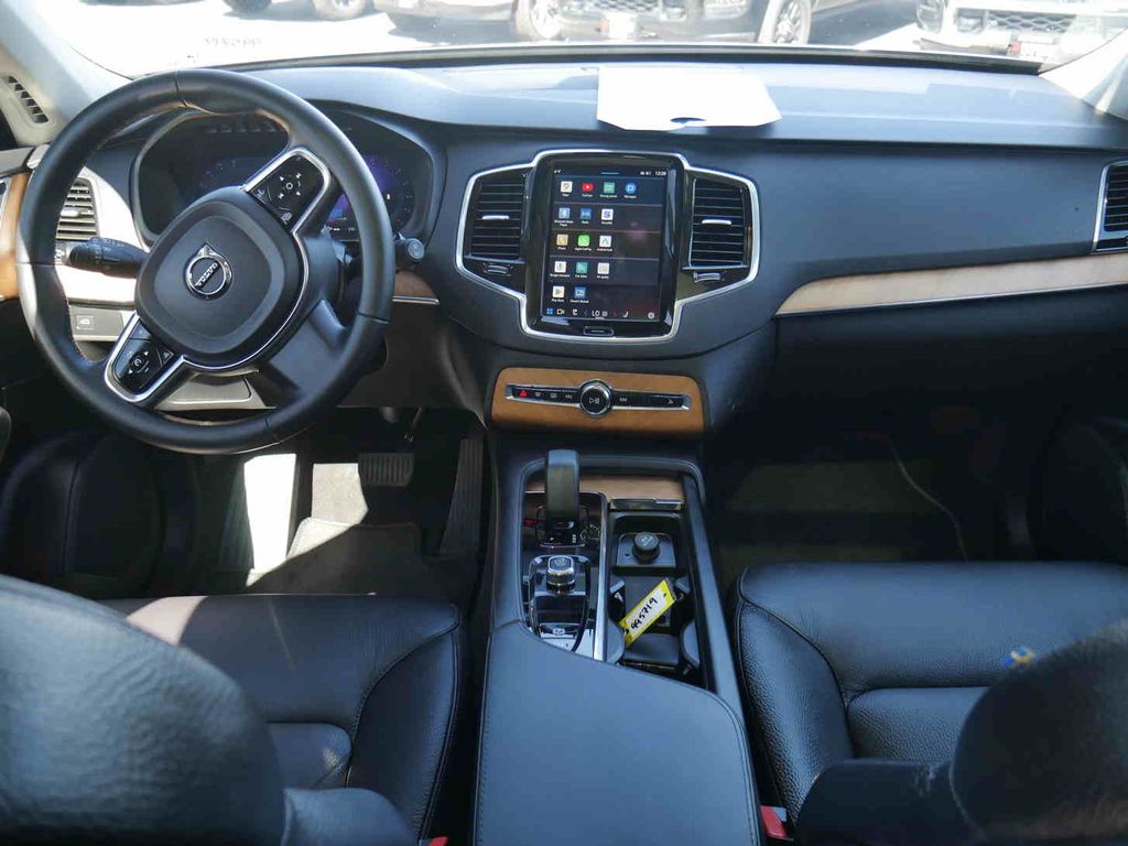 2024 Volvo XC90 Plus photo 3