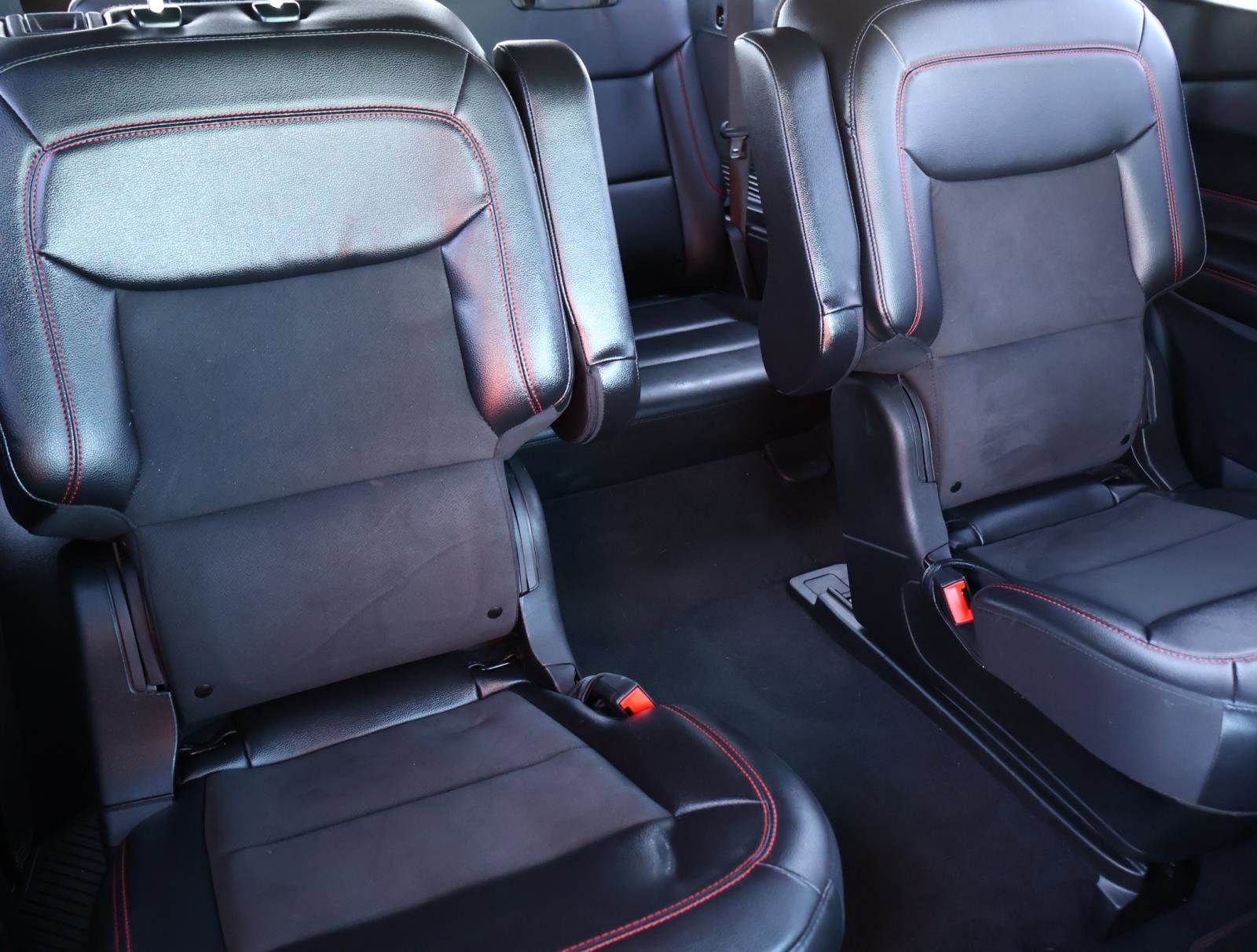 2023 Ford Explorer ST-Line photo 20