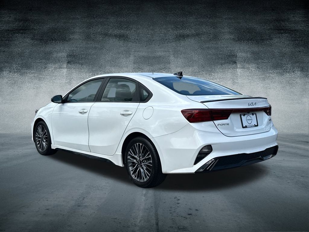 2023 Kia Forte GT-Line photo 2