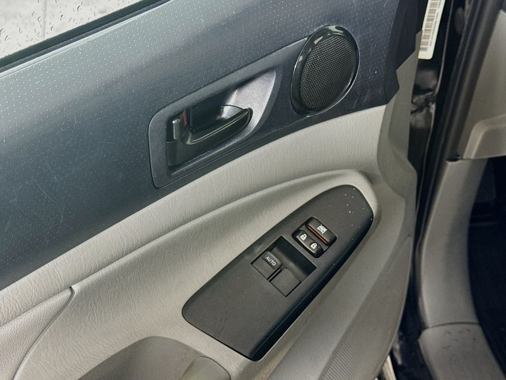 2015 Toyota Tacoma Base photo 16