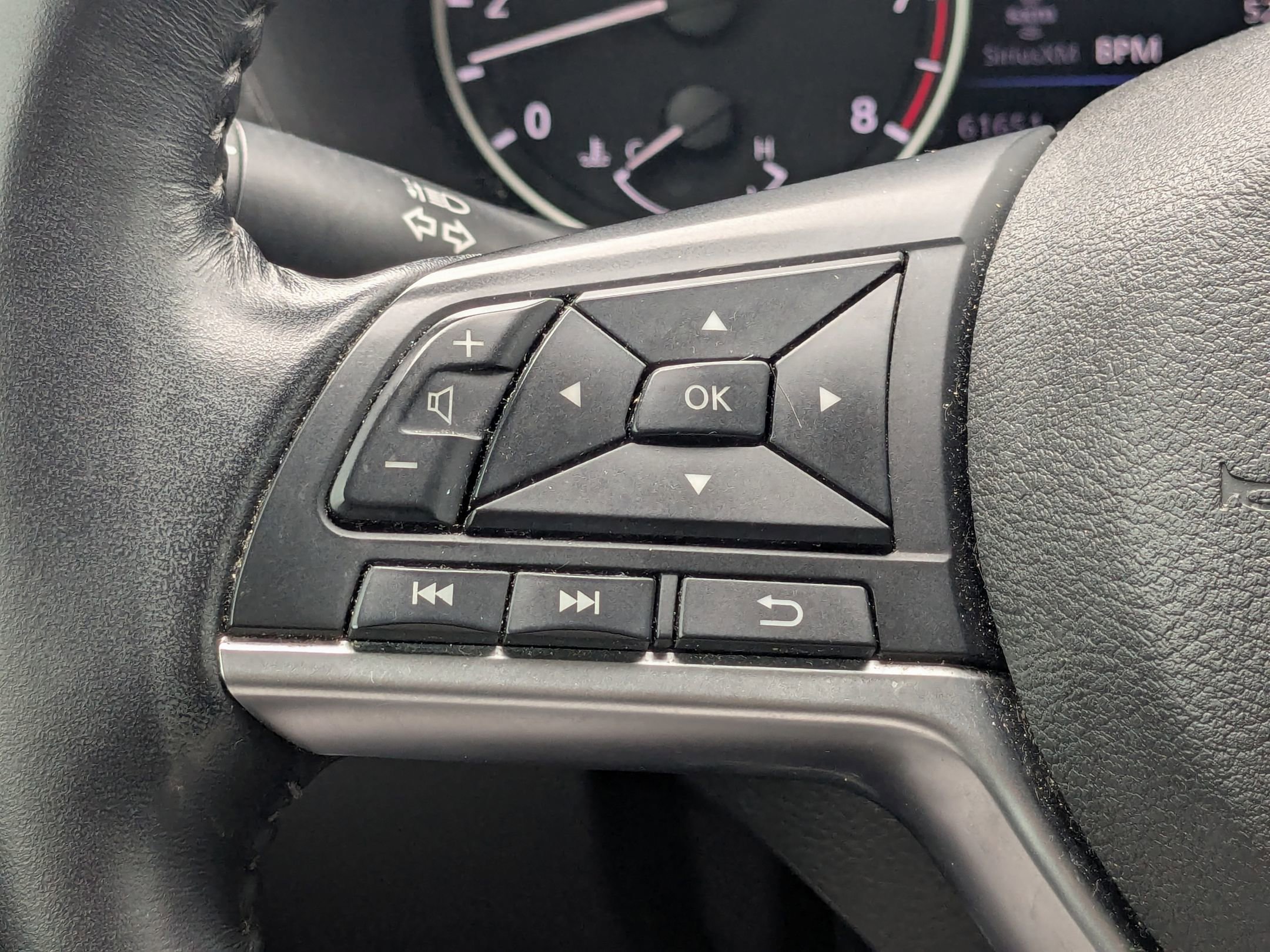 2020 Nissan Sentra SV photo 19