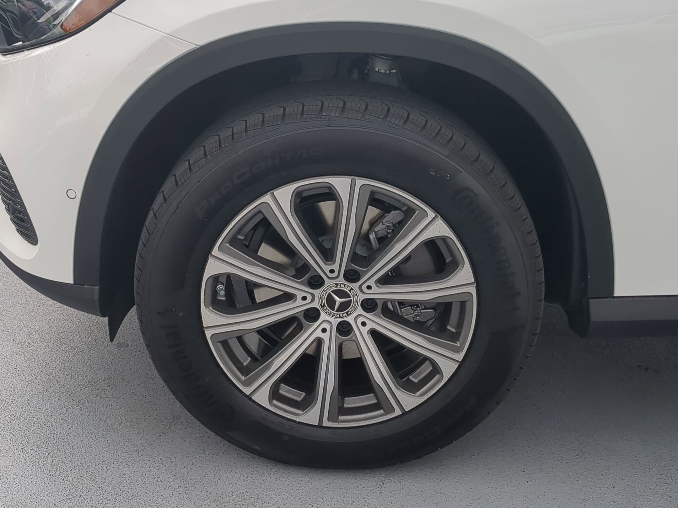 2025 Mercedes Benz GLC 300 4MATIC photo 4