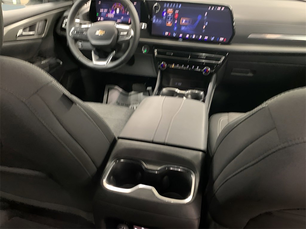 2025 Chevrolet Traverse photo 16