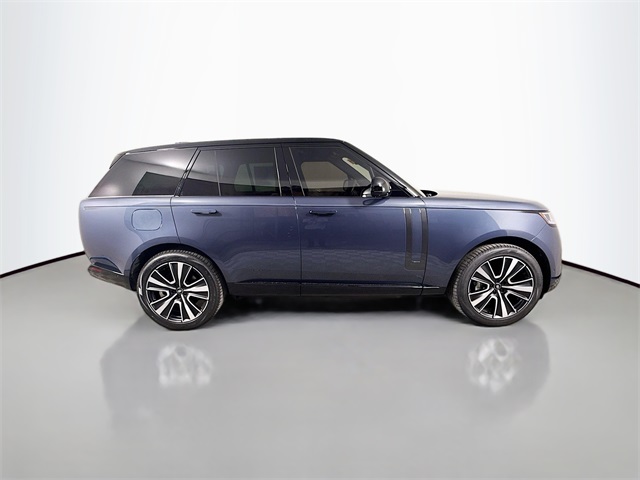 2025 Land Rover Range Rover SE photo 4
