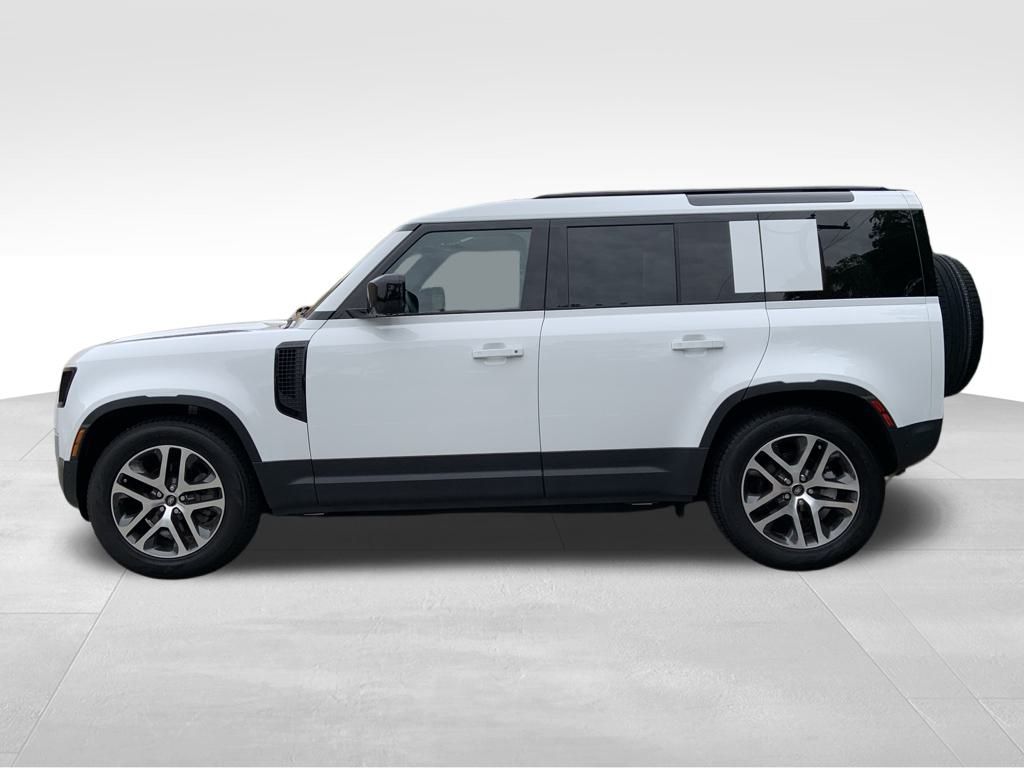 2025 Land Rover Defender 110 S photo 5