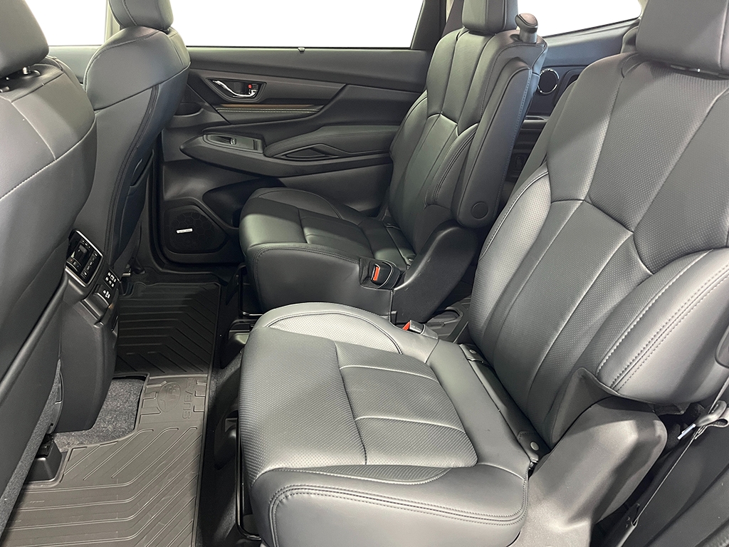 2025 Subaru Ascent Onyx Edition Touring photo 16