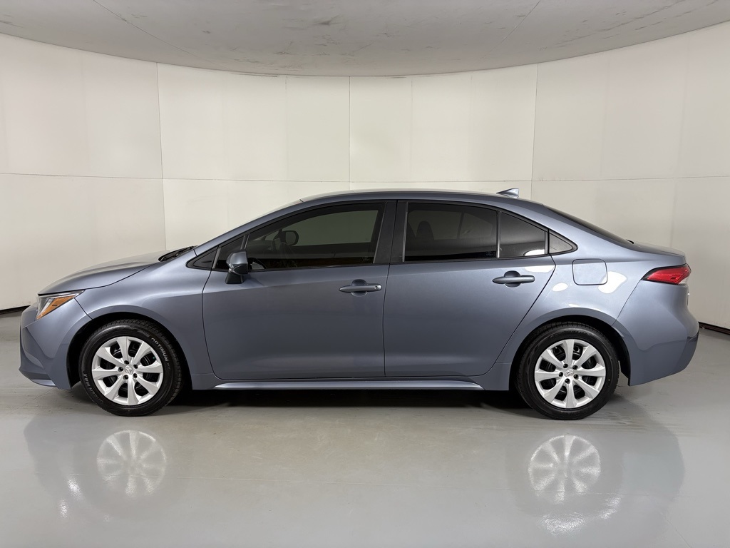 2022 Toyota Corolla LE photo 4