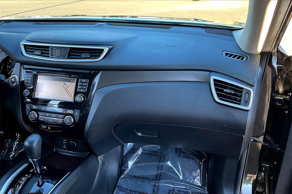 2016 Nissan Rogue SV photo 16
