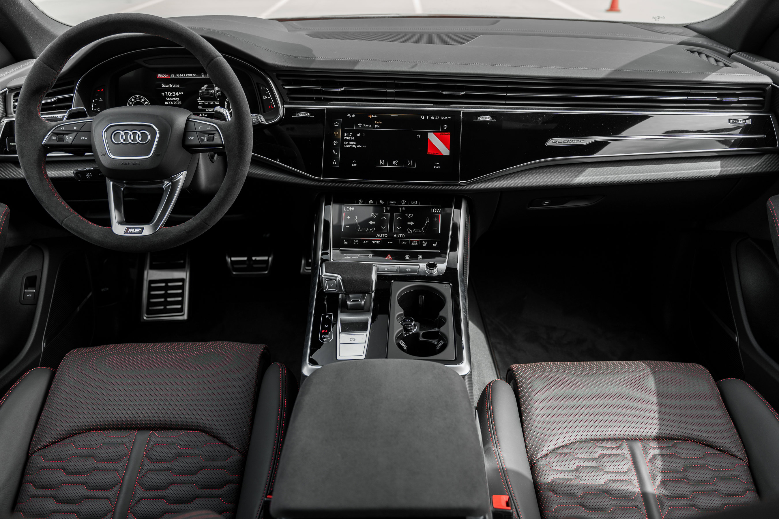 2025 Audi RS Q8 photo 8