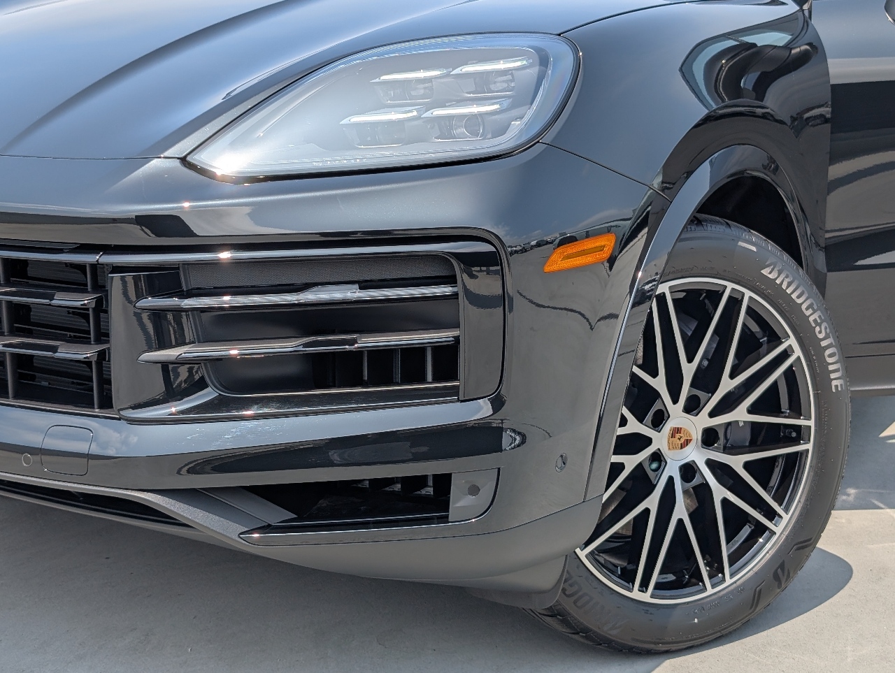 2025 Porsche Cayenne photo 10