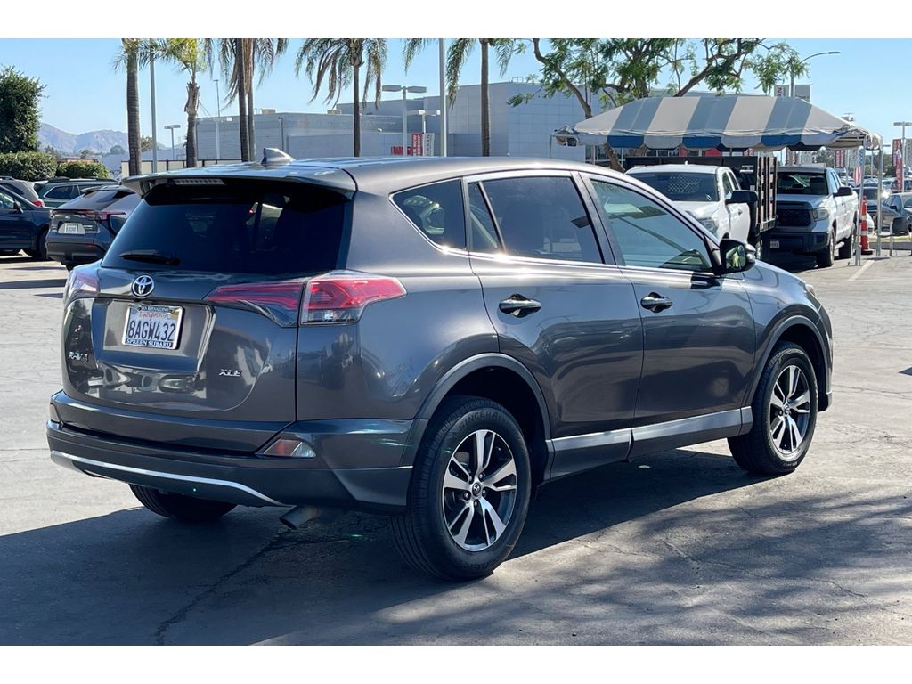 2017 Toyota RAV4 XLE photo 5