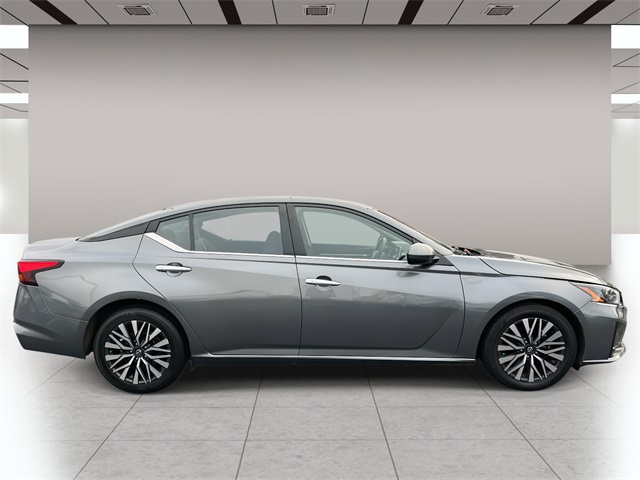 2023 Nissan Altima 2.5 SV photo 2