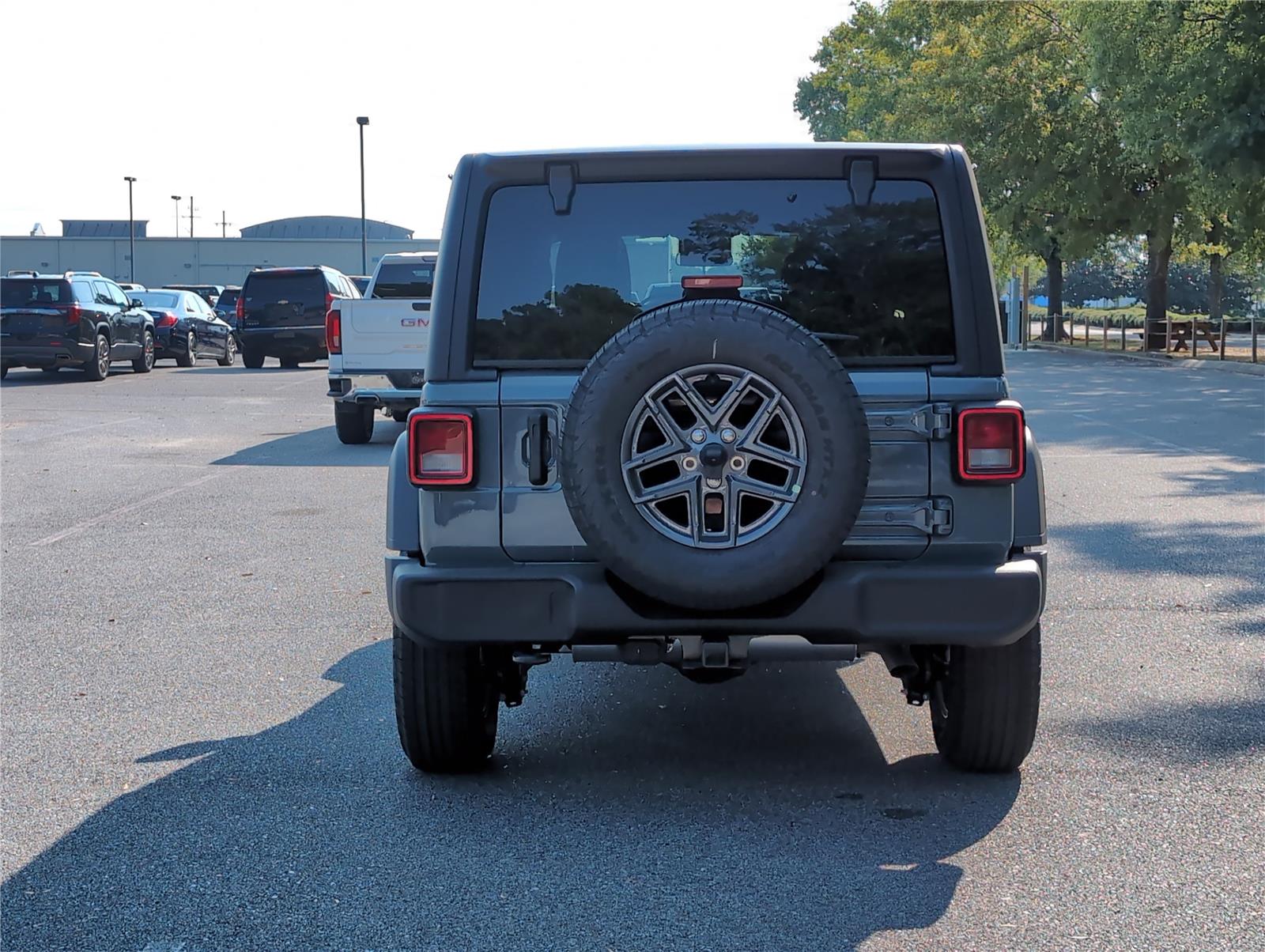 2025 Jeep Wrangler Sport S photo 4