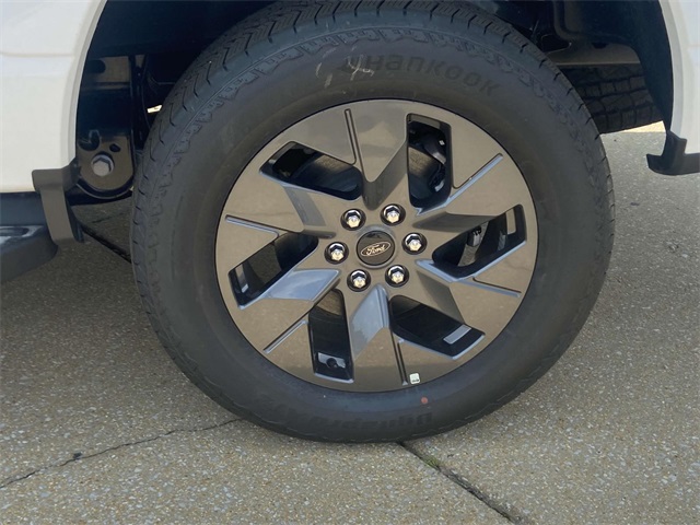 2025 Ford F-150 Lightning Lariat photo 6