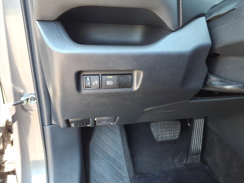2023 Toyota RAV4 XLE photo 17