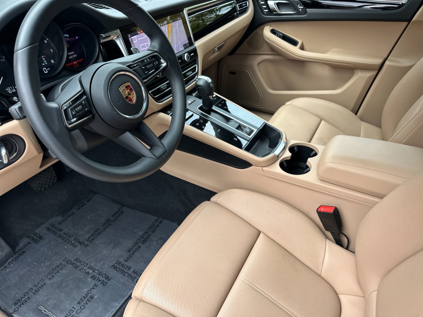 2025 Porsche Macan T photo 4