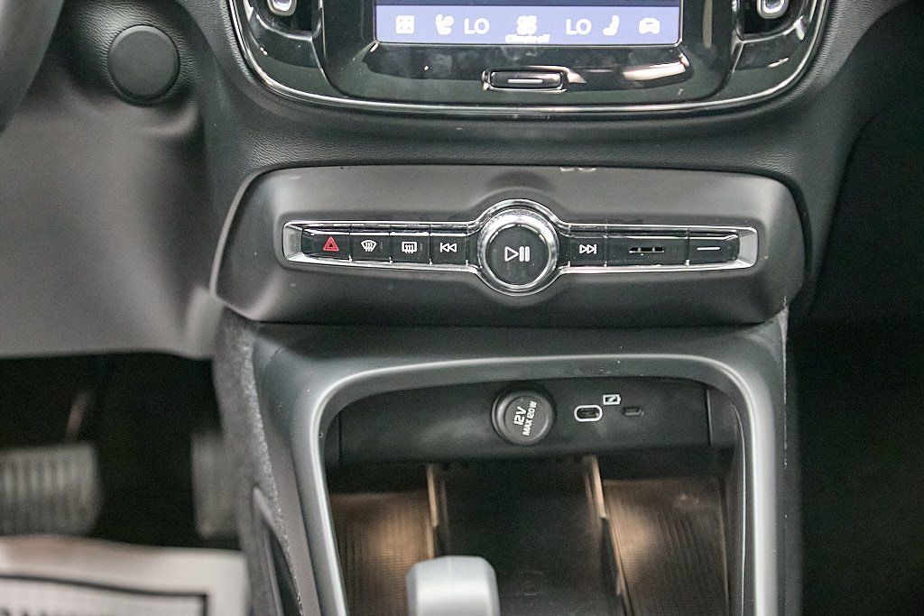 2023 VOLVO C40 - Image 28