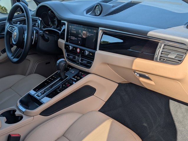 2024 Porsche Macan T photo 13