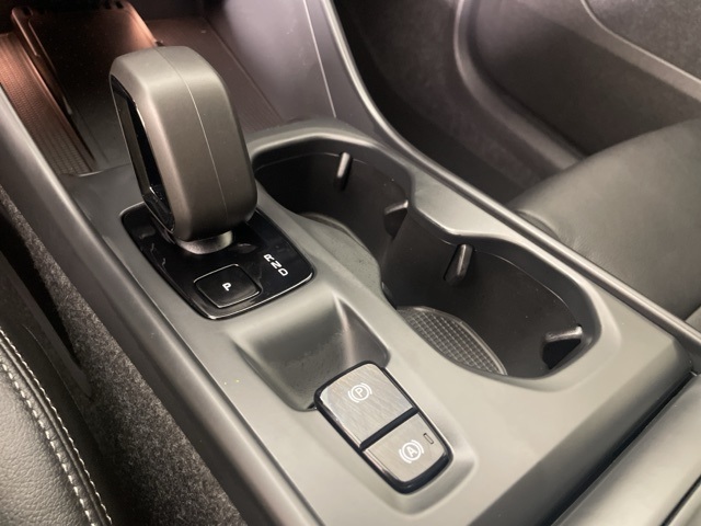 2025 Volvo XC40 Core photo 30