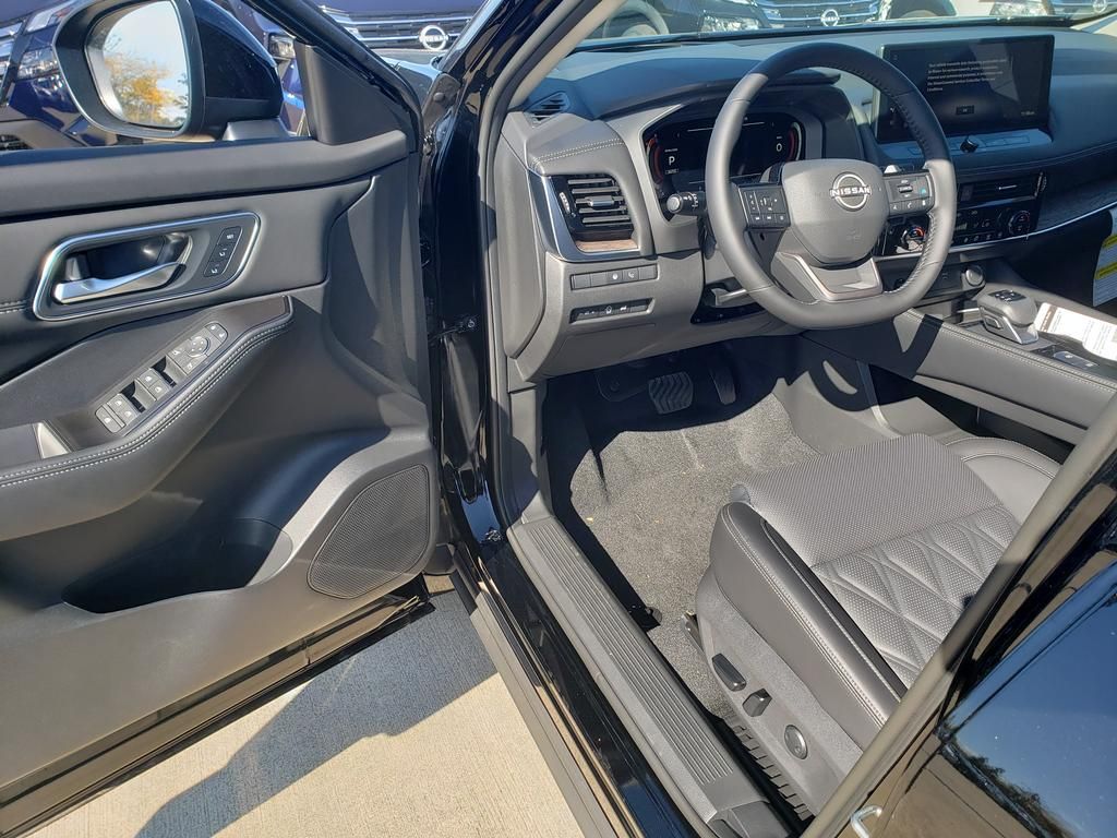 2026 Nissan Rogue Platinum photo 4