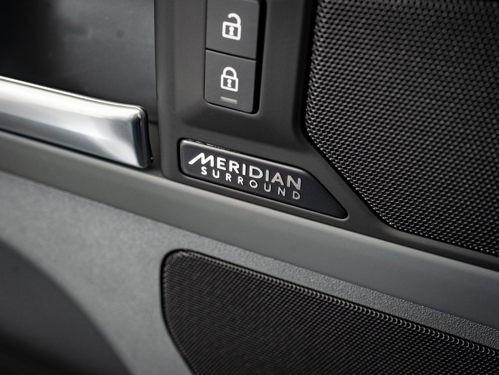 2025 Land Rover Defender 90 X-Dynamic SE photo 20