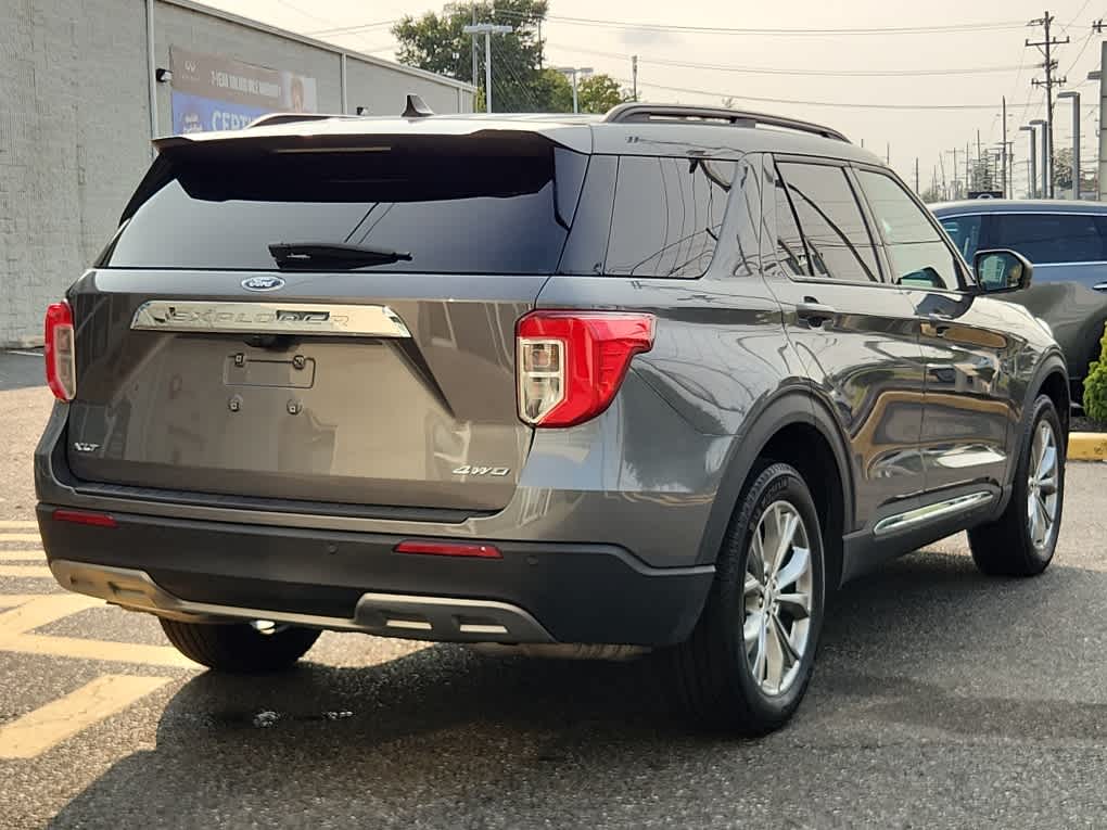 2023 Ford Explorer XLT photo 3