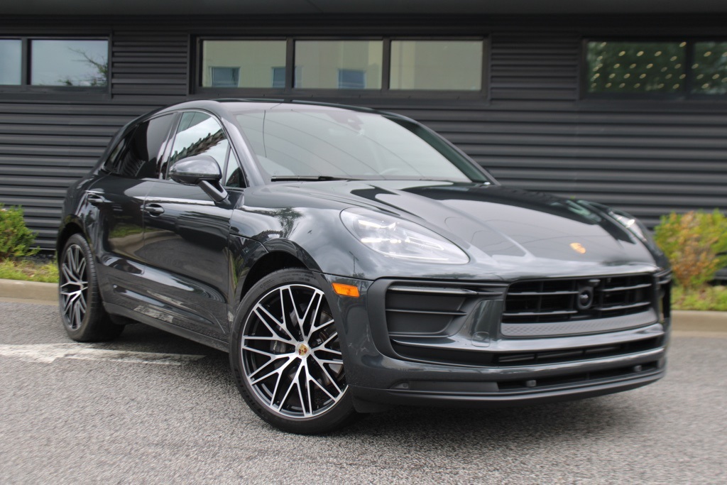 2025 Porsche Macan Base photo 9