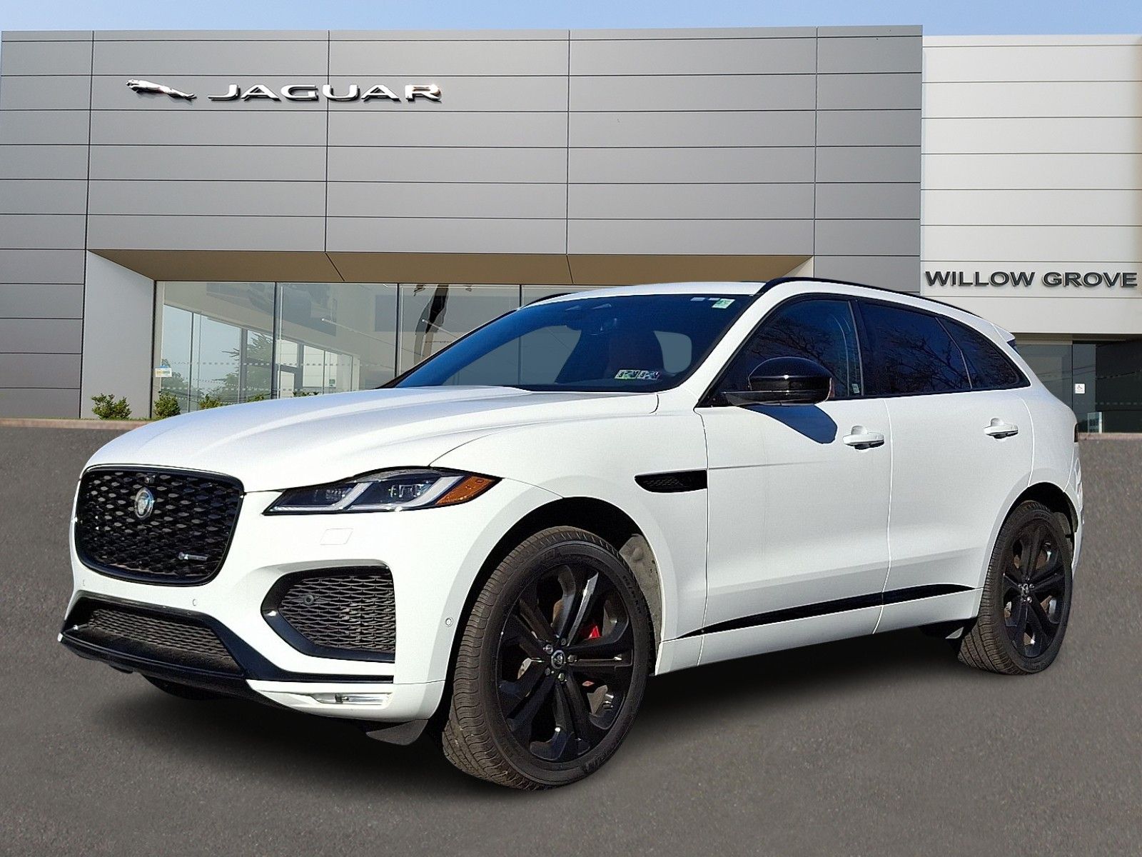 2025 Jaguar F-PACE R-Dynamic S's photo
