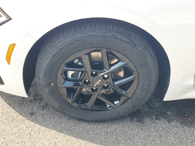 2026 Kia K5 LXS photo 4