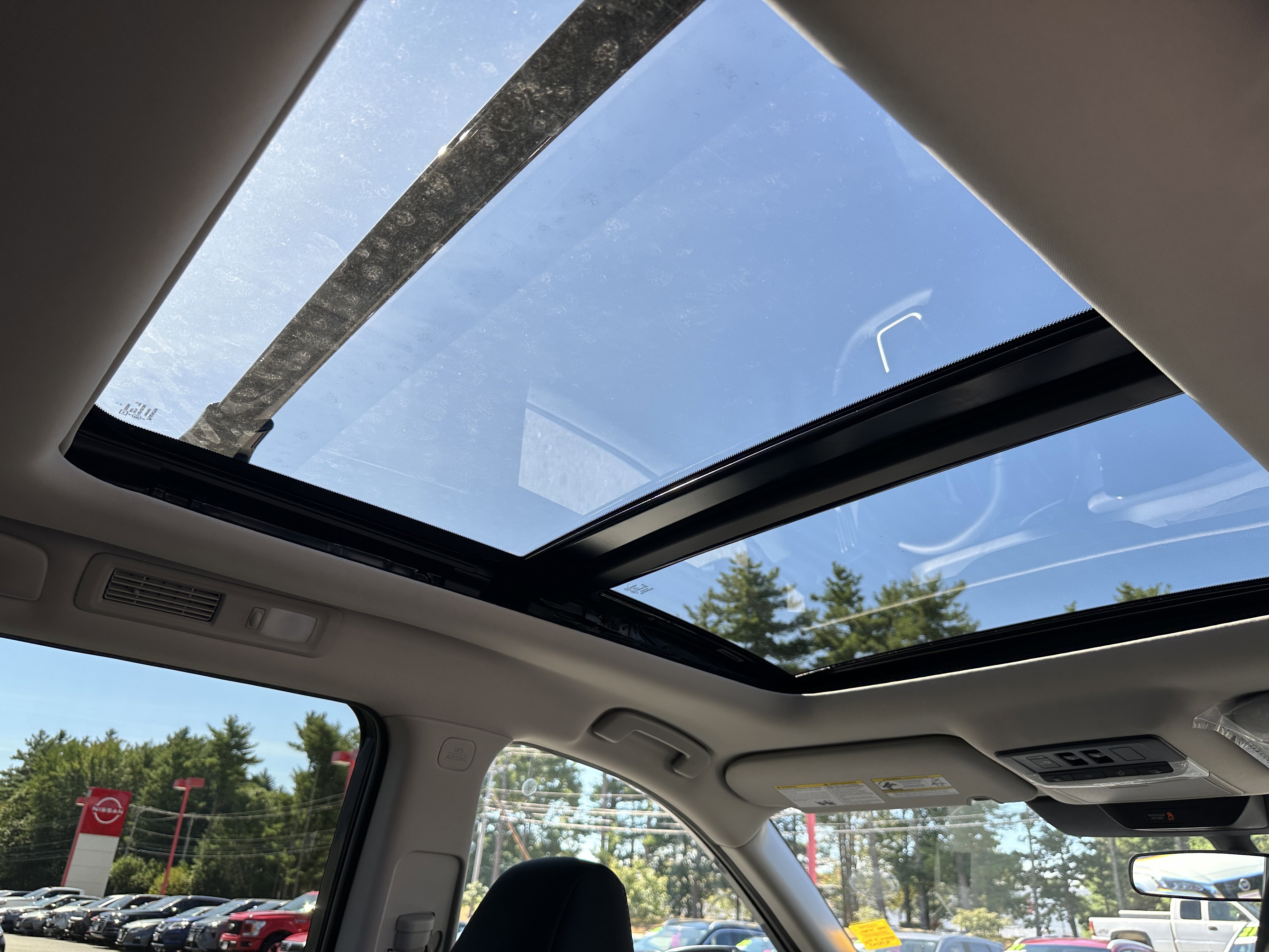 2025 Nissan Pathfinder SV photo 3