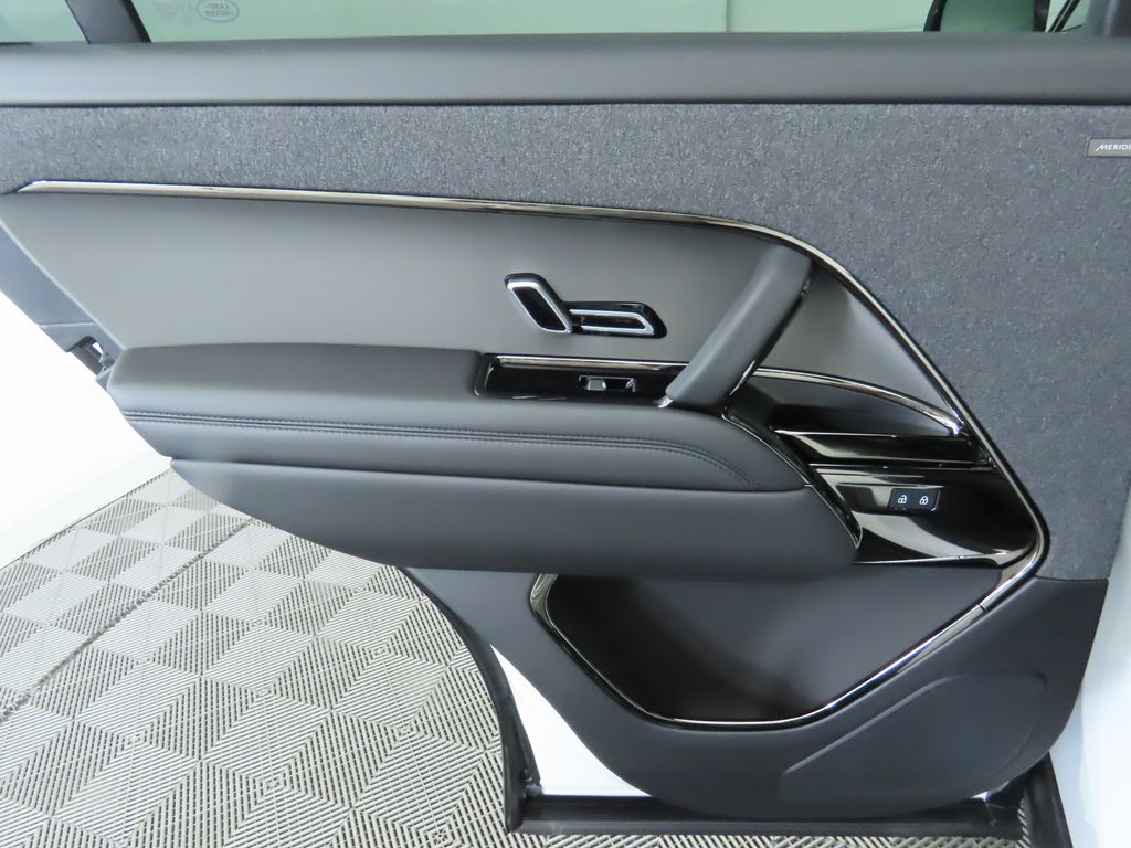 2025 Land Rover Range Rover Sport photo 24