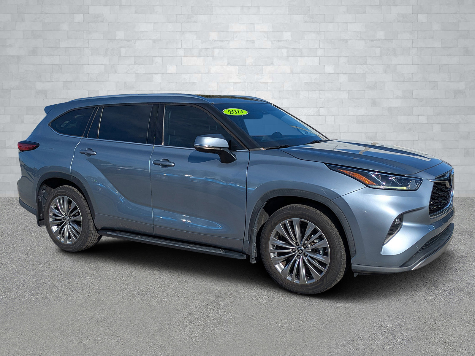 2021 Toyota Highlander Platinum's photo