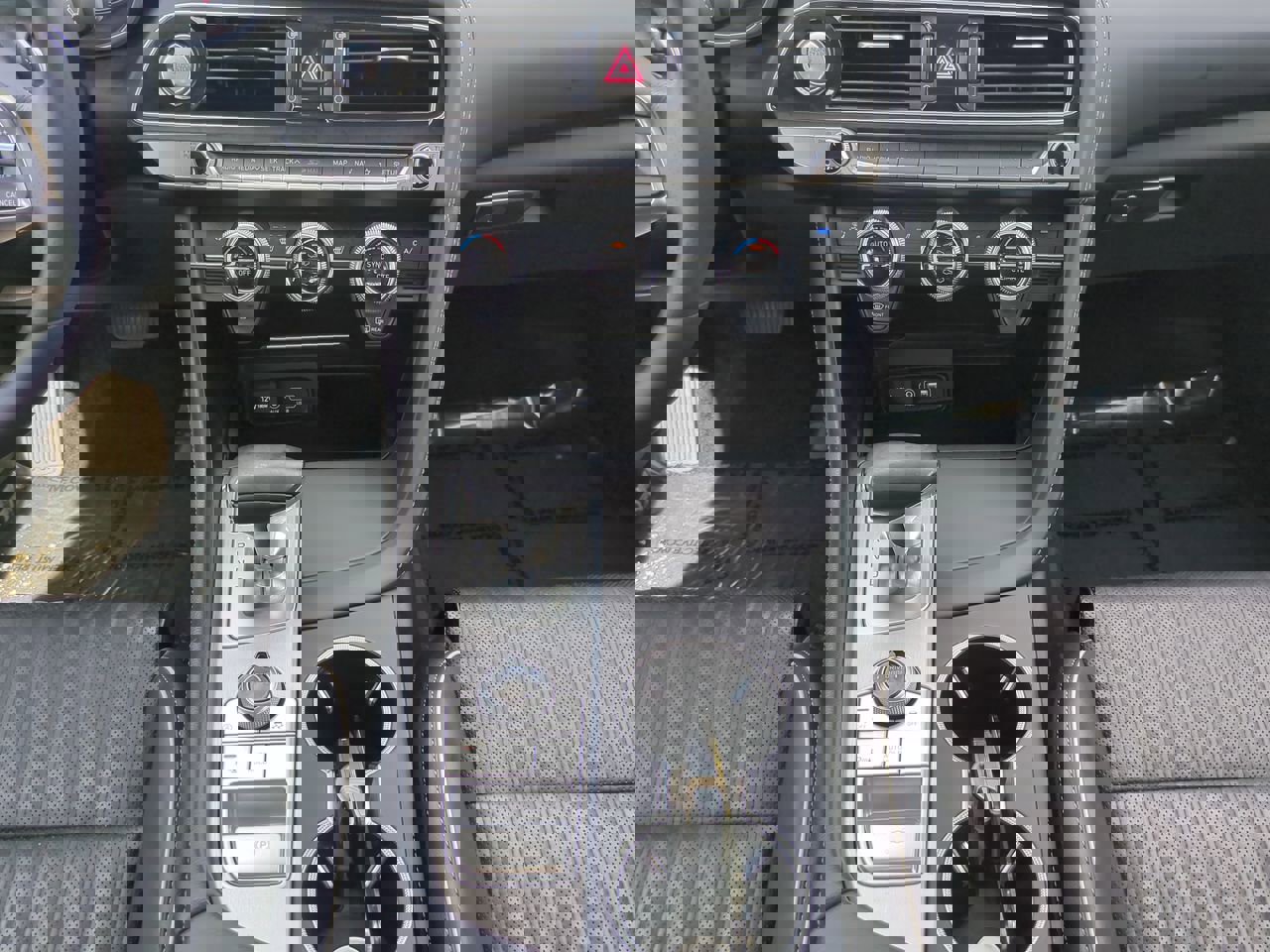 2021 Genesis G70 2.0T photo 17