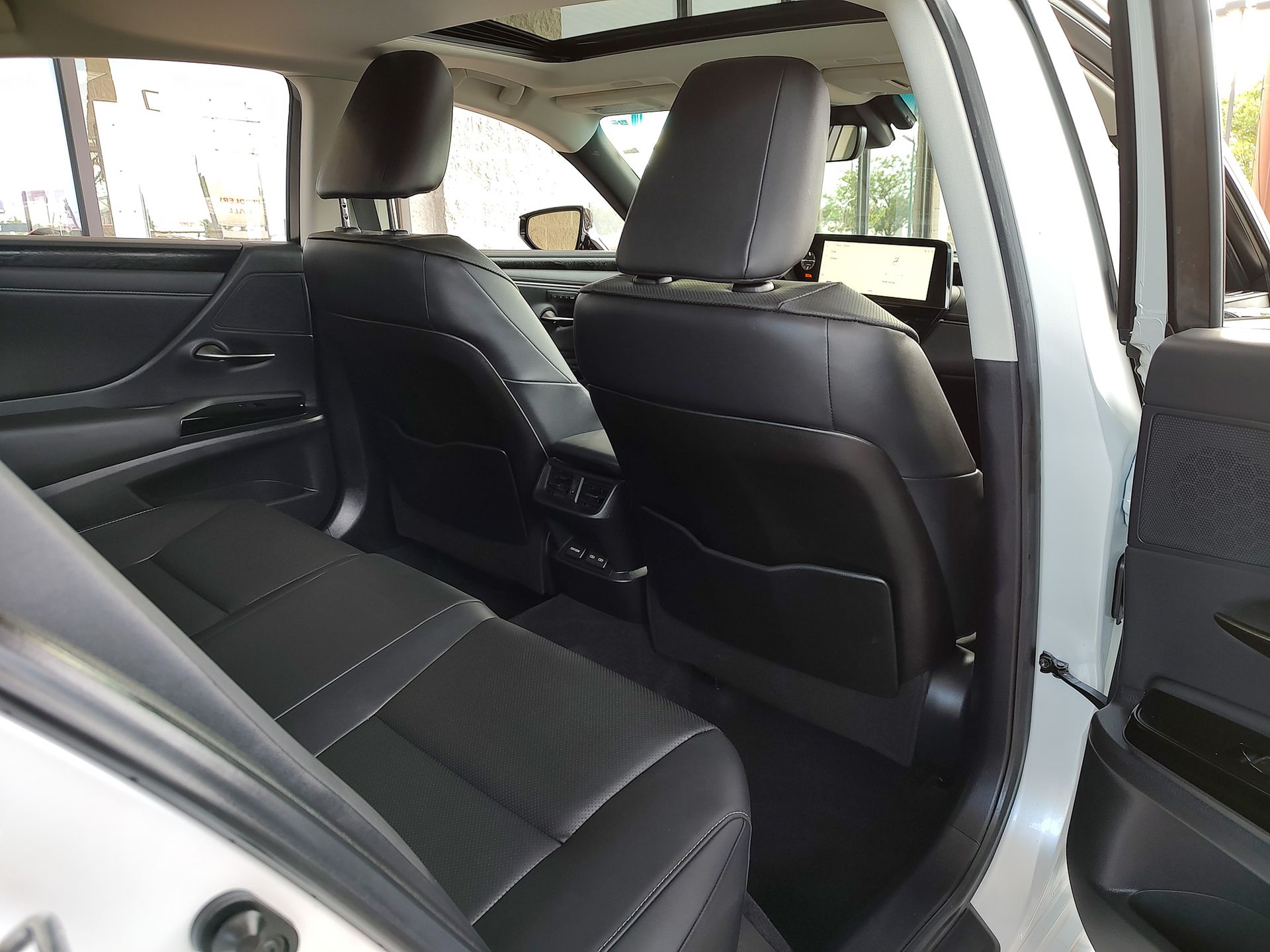 2023 Lexus ES 250 AWD photo 9
