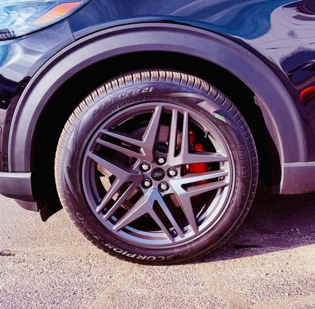 2025 Ford Explorer ST photo 3