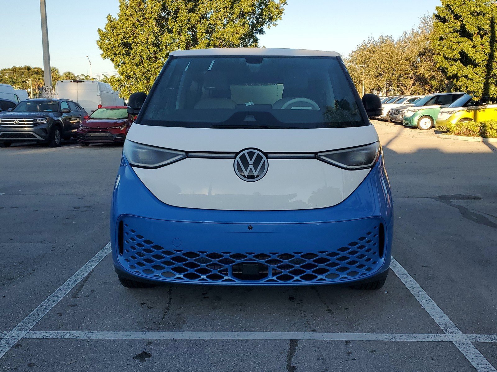 2025 Volkswagen ID. Buzz photo 2