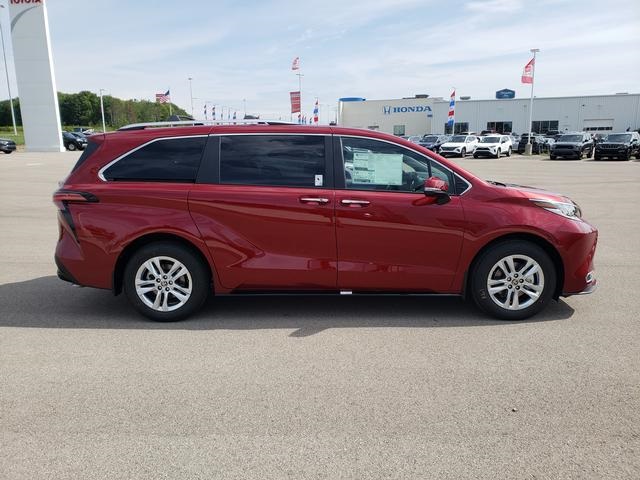 2025 Toyota Sienna Limited photo 4