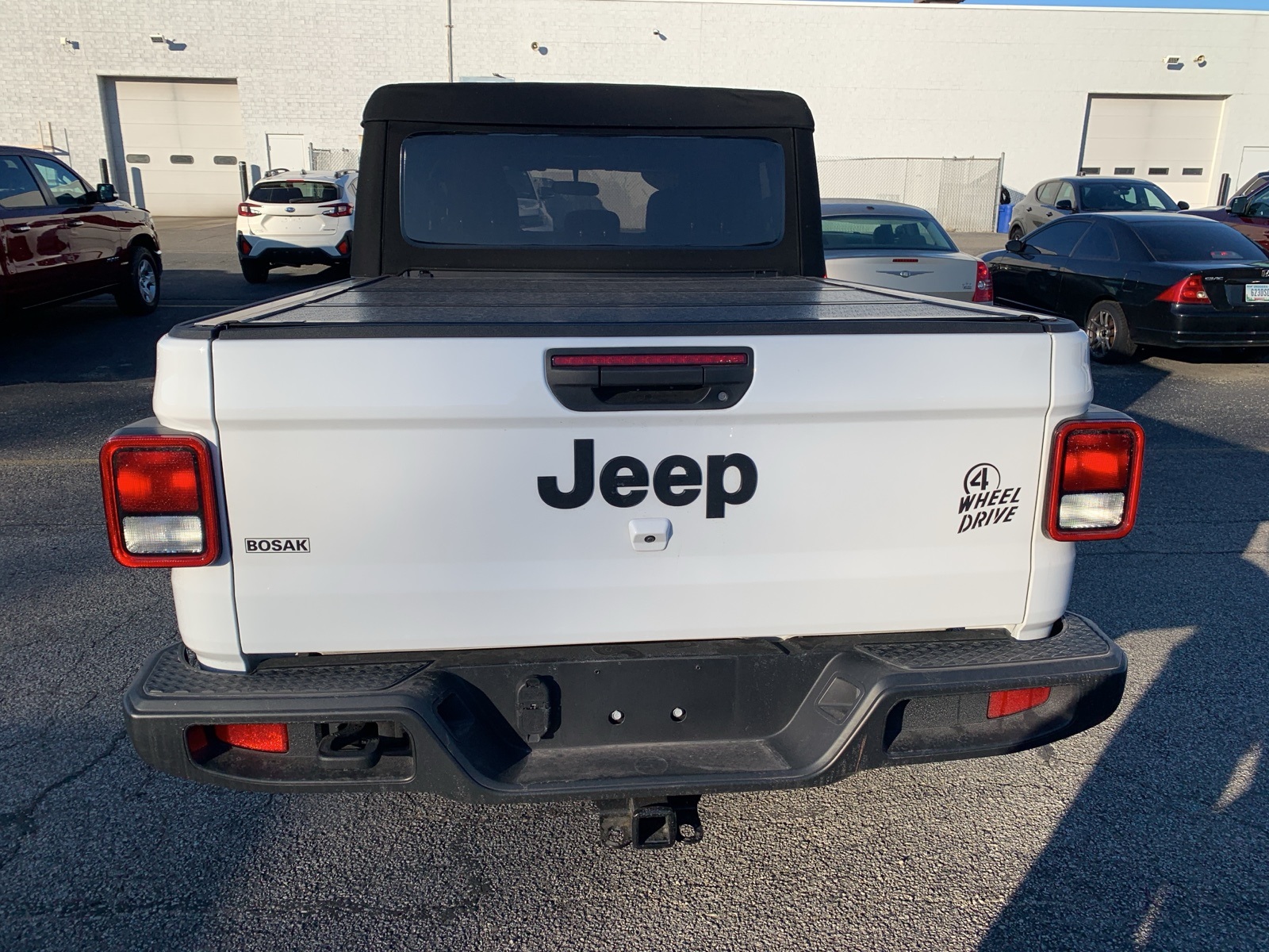 2023 Jeep Gladiator Willys photo 3