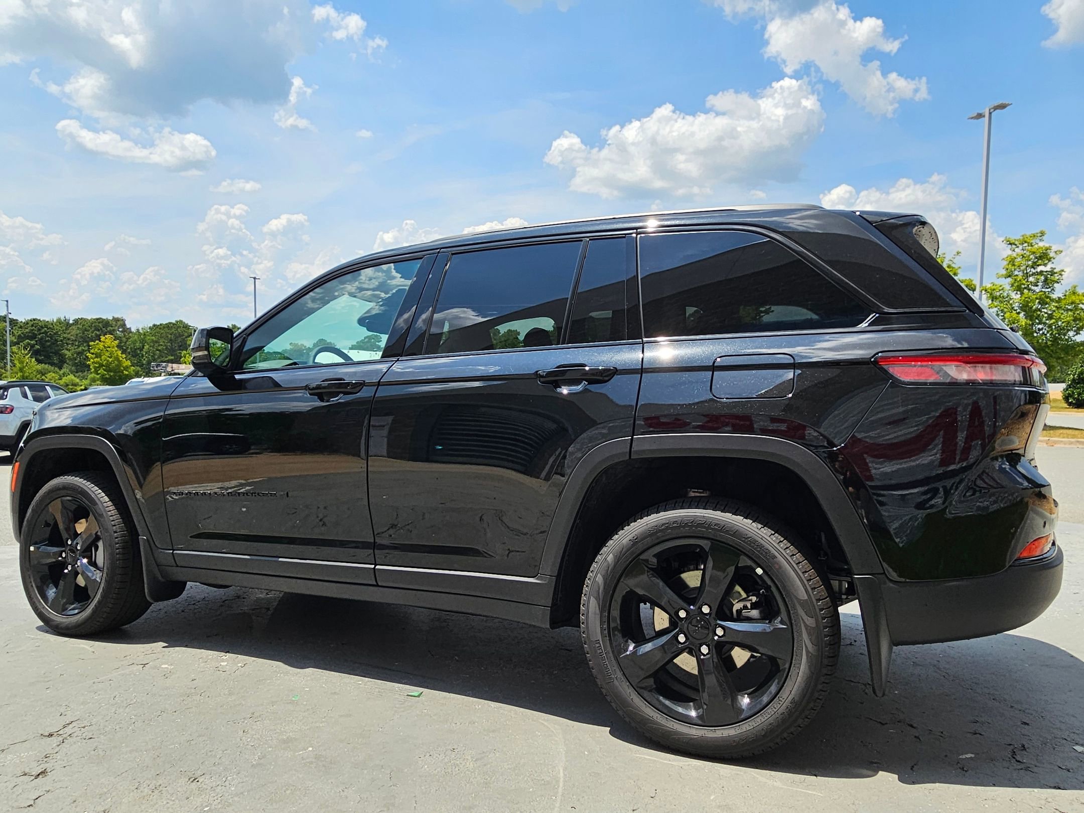 2025 Jeep Grand Cherokee Limited photo 3