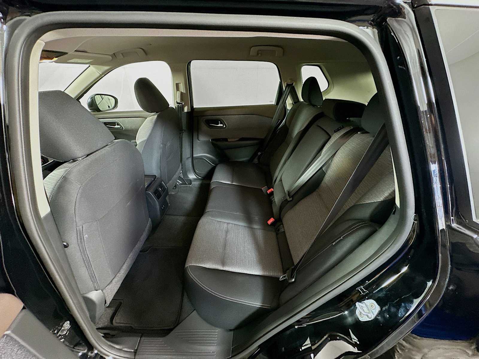 2023 Nissan Rogue SV photo 21