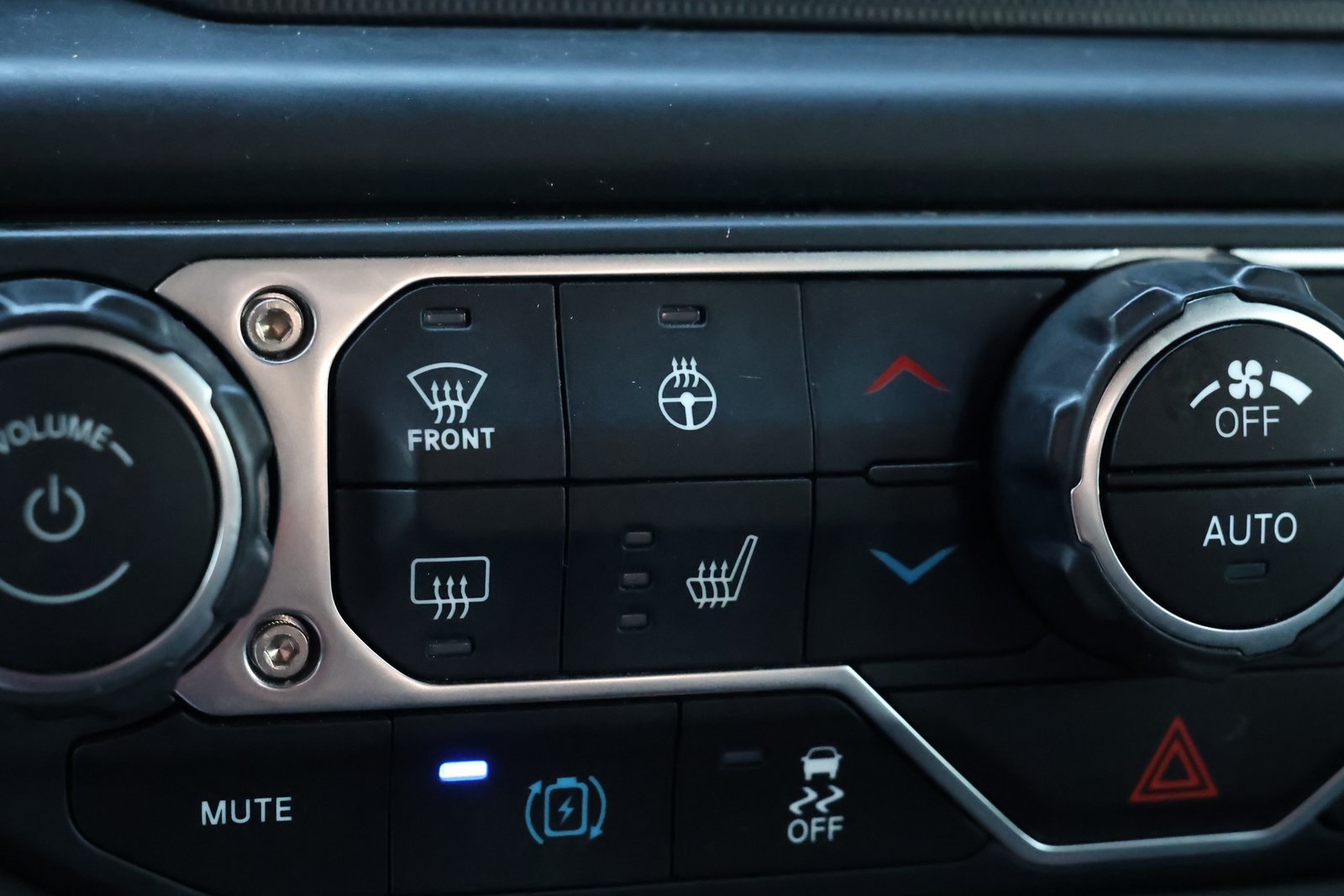 2021 Jeep Wrangler Unlimited Sahara 4xe photo 2