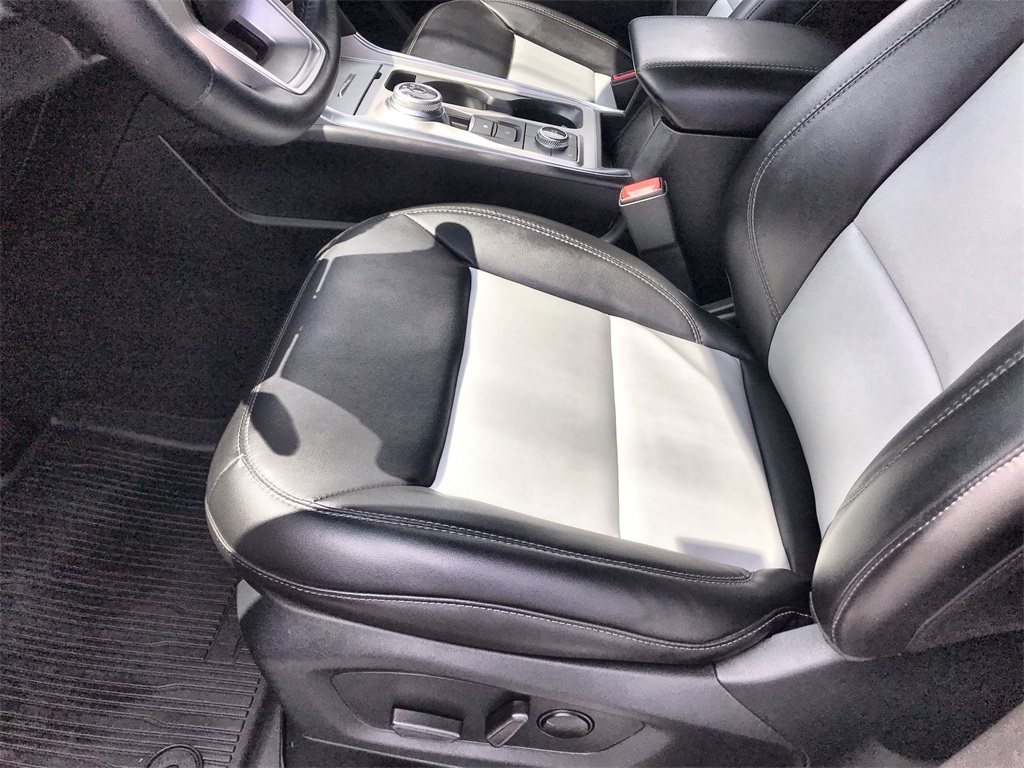 2023 Ford Explorer XLT photo 12