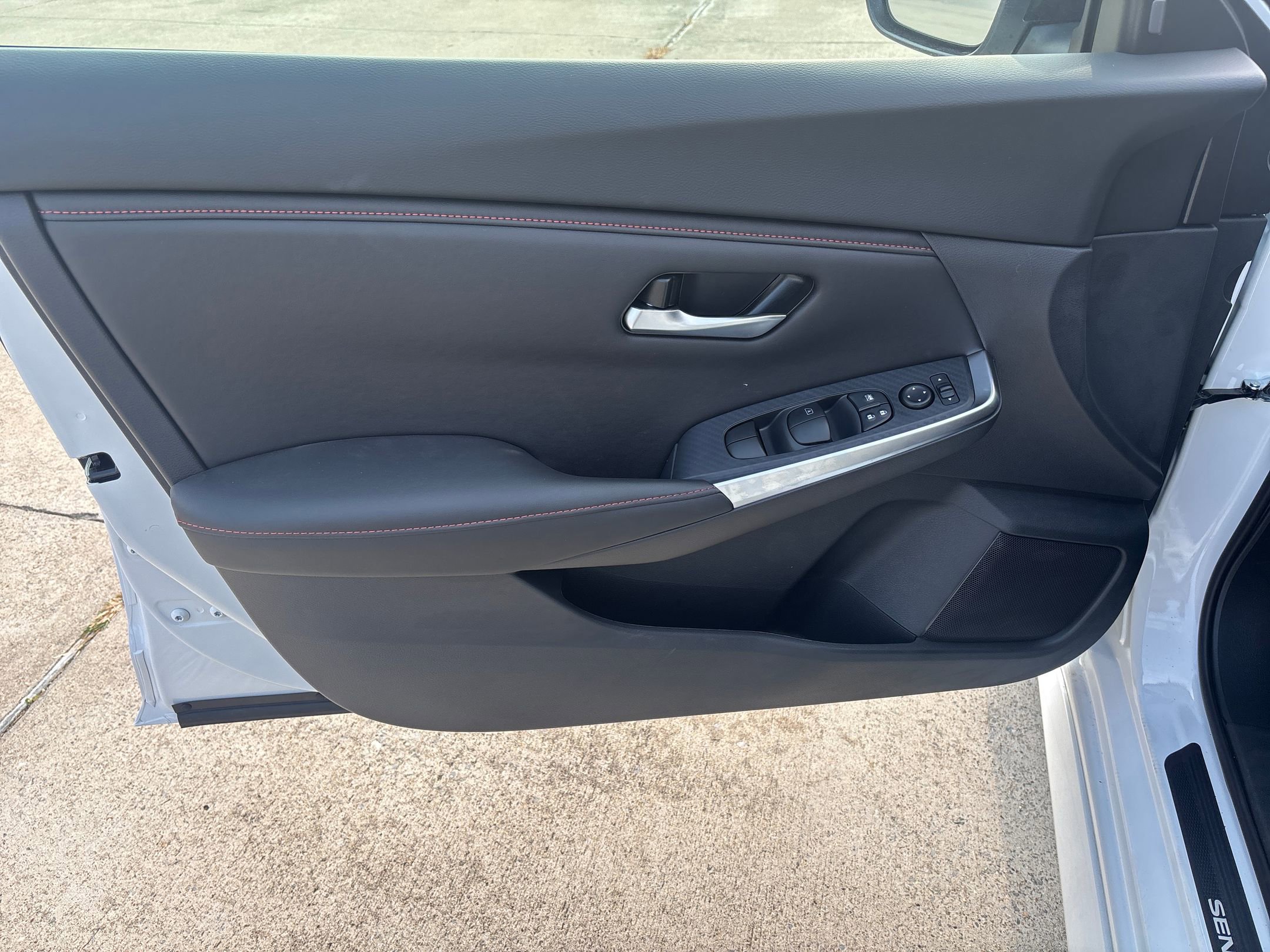 2025 Nissan Sentra SR photo 13