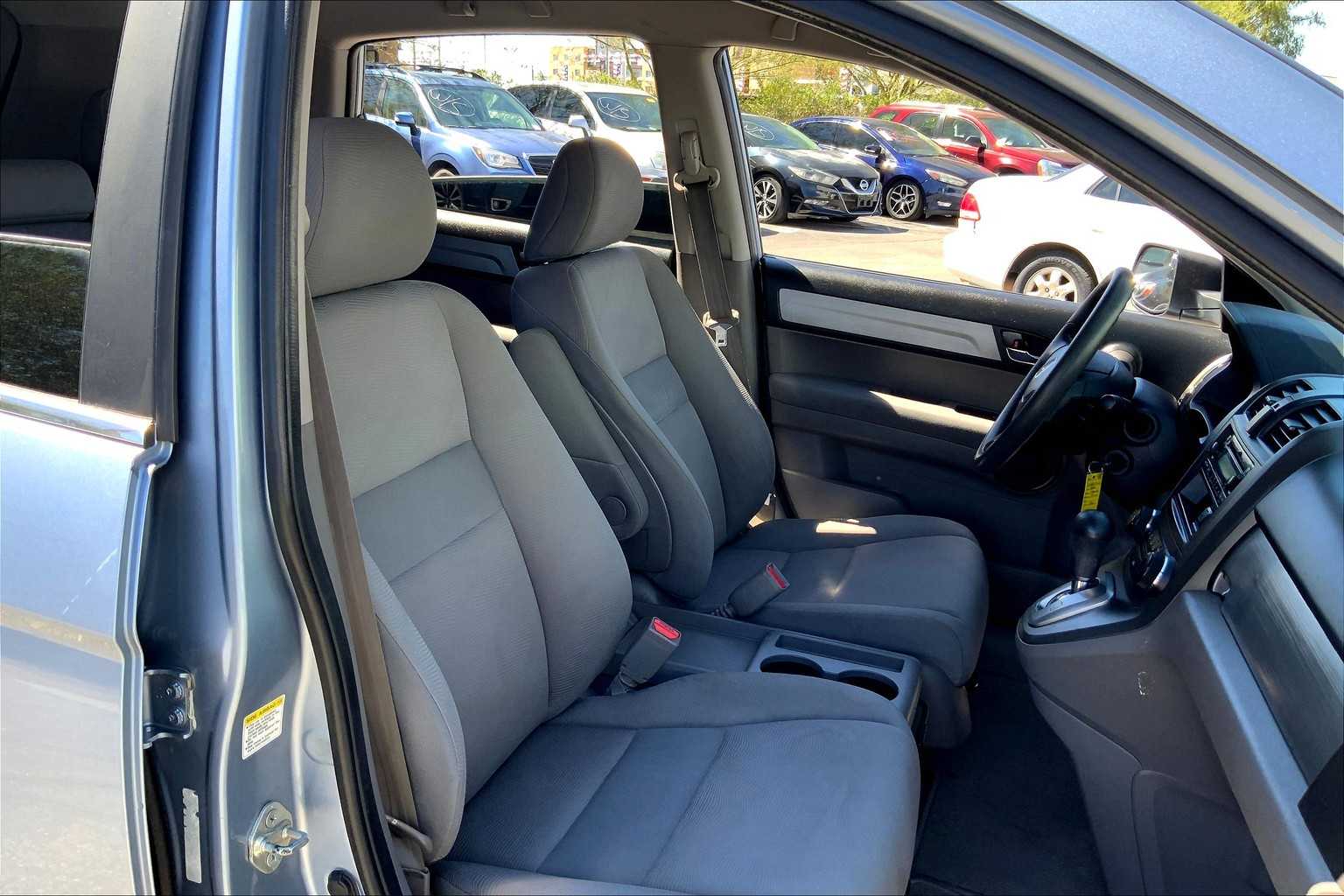 2010 Honda CR-V LX photo 8