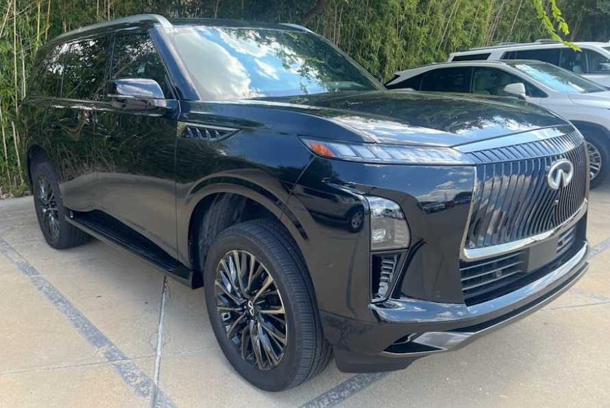 2025 Infiniti QX80 photo 2