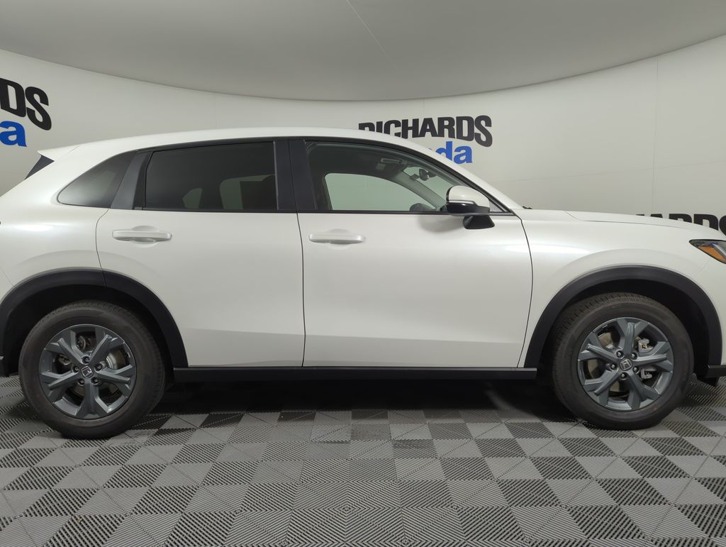 2026 Honda HR-V LX photo 5