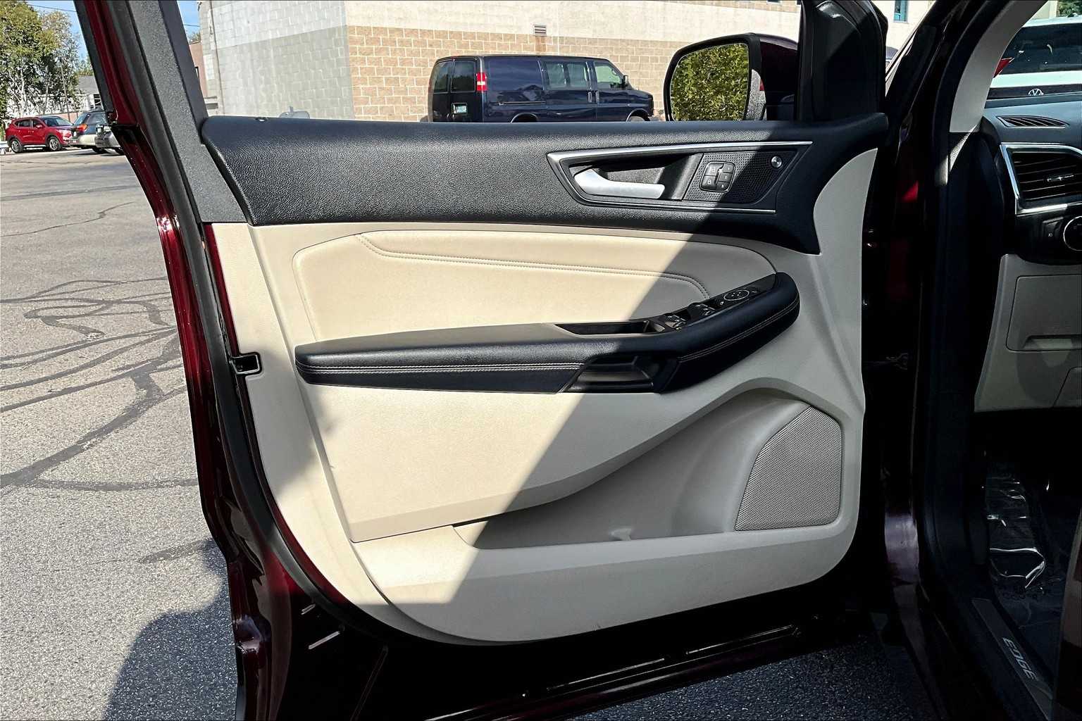 2019 Ford Edge Titanium photo 21