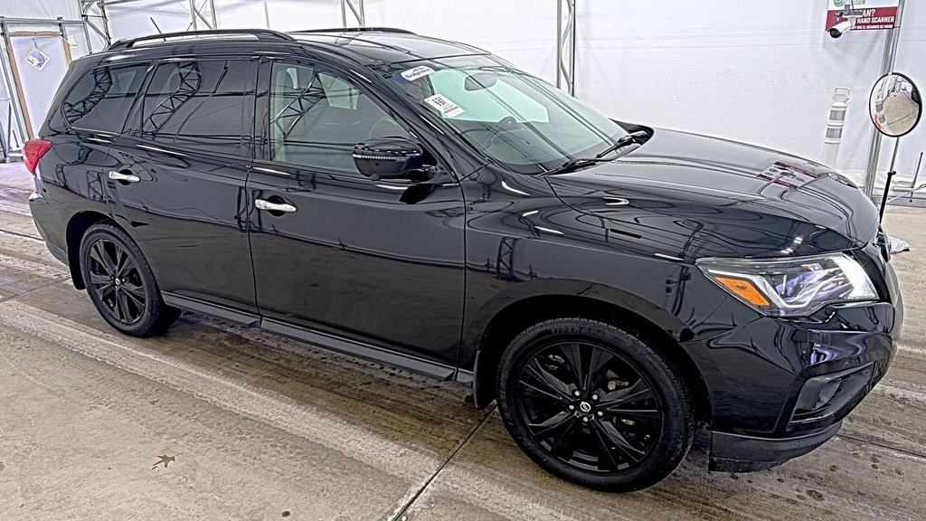 2018 Nissan Pathfinder SL's photo