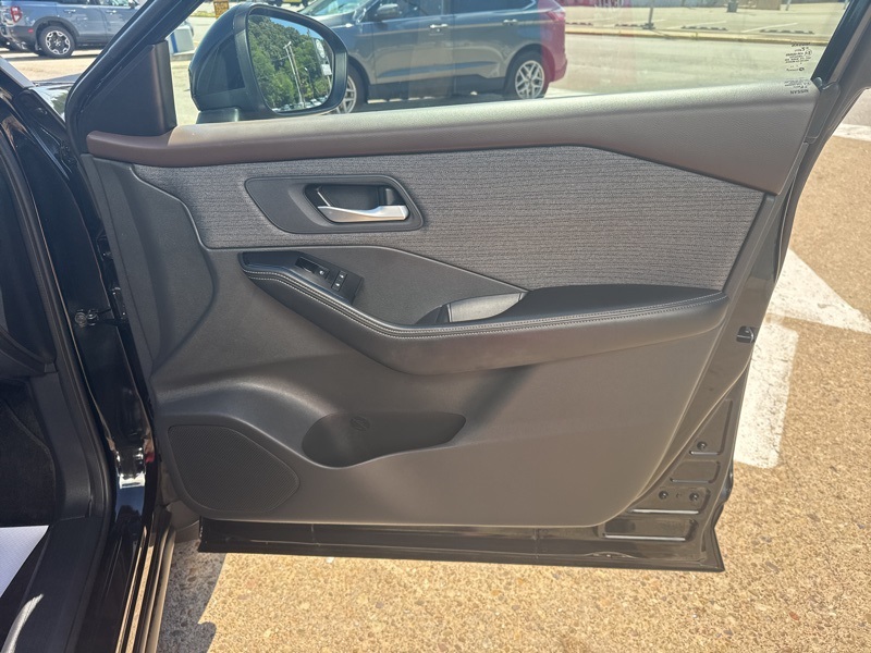 2022 Nissan Rogue SV photo 16