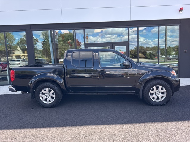 2012 Nissan Frontier SV photo 2